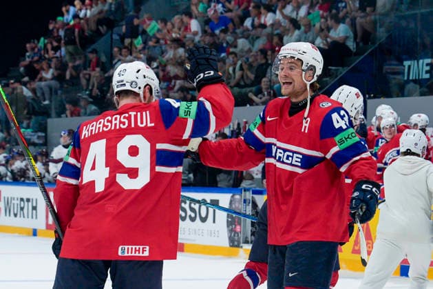 FRIBOURG, SWITZERLAND MAY 28 Christian Kaasastul of Norway L and Max Krogdahl of Norway celebrates empty net goal by Noah Steen of Norway not shown during the 2026 IIHF Ice Hockey World Championship Switzerland game between Norway and Latvia at BCF Arena on May 28, 2026 in Fribourg, Fribourg Fribourg BCF Arena Fribourg Switzerland Copyright: xJustPictures.ch JarixPestelaccix jp-en-EuSpIm-JP6_JAR_Norway_Latvia_28May2026_00161