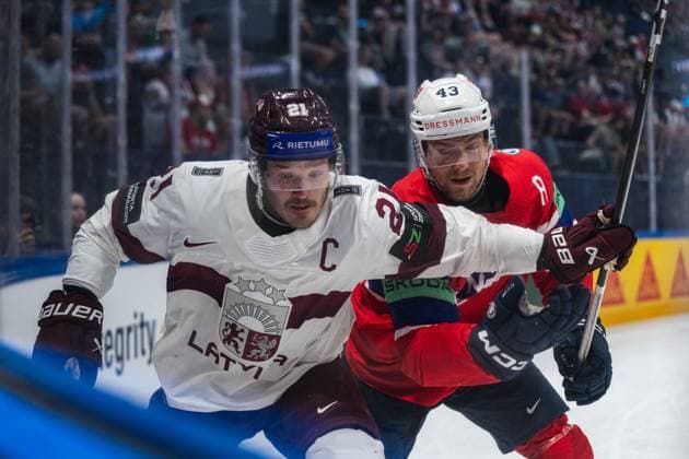 FRIBOURG, FRIBOURG - MAY 28: Rudolfs Balcers of Latvia battles with Max Krogdahl of Norway during the 2026 IIHF World Championship, WM, Weltmeisterschaft match between Norway and Latvia at BCF Arena on May 28, 2026 in Fribourg, Fribourg, Switzerland.  Copyright: xLivioxBaeriswylx xSPPx Sportspressphoto_SPR156469