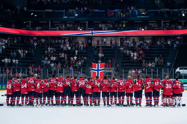 FRIBOURG, SWITZERLAND MAY 28 Norway players during their National Anthem during the 2026 IIHF Ice Hockey World Championship Switzerland game between Norway and Latvia at BCF Arena on May 28, 2026 in Fribourg, Fribourg Fribourg BCF Arena Fribourg Switzerland Copyright: xJustPictures.ch JarixPestelaccix jp-en-EuSpIm-JP6_JAR_Norway_Latvia_28May2026_00184