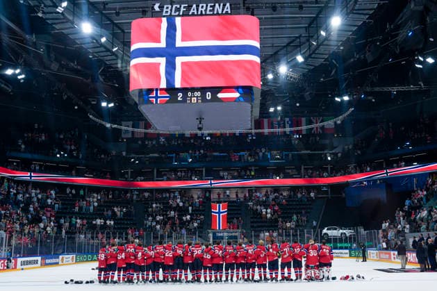 FRIBOURG, SWITZERLAND MAY 28 Norway players during their National Anthem during the 2026 IIHF Ice Hockey World Championship Switzerland game between Norway and Latvia at BCF Arena on May 28, 2026 in Fribourg, Fribourg Fribourg BCF Arena Fribourg Switzerland Copyright: xJustPictures.ch JarixPestelaccix jp-en-EuSpIm-JP6_JAR_Norway_Latvia_28May2026_00188