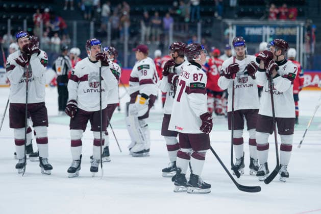 FRIBOURG, SWITZERLAND MAY 28 Latvia, defeated by Norway, salutes and thanks its fans after the 2026 IIHF Ice Hockey World Championship Switzerland game between Norway and Latvia at BCF Arena on May 28, 2026 in Fribourg, Fribourg Fribourg BCF Arena Fribourg Switzerland Copyright: xJustPictures.ch JarixPestelaccix jp-en-EuSpIm-JP6_JAR_Norway_Latvia_28May2026_00214