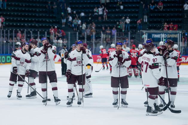 FRIBOURG, SWITZERLAND MAY 28 Latvia, defeated by Norway, salutes and thanks its fans after the 2026 IIHF Ice Hockey World Championship Switzerland game between Norway and Latvia at BCF Arena on May 28, 2026 in Fribourg, Fribourg Fribourg BCF Arena Fribourg Switzerland Copyright: xJustPictures.ch JarixPestelaccix jp-en-EuSpIm-JP6_JAR_Norway_Latvia_28May2026_00215