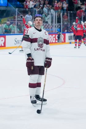 FRIBOURG, SWITZERLAND MAY 28 Rudolfs Balcers of Latvia visibly saddened and emotional after the loss against Norway during the 2026 IIHF Ice Hockey World Championship Switzerland game between Norway and Latvia at BCF Arena on May 28, 2026 in Fribourg, Fribourg Fribourg BCF Arena Fribourg Switzerland Copyright: xJustPictures.ch JarixPestelaccix jp-en-EuSpIm-JP6_JAR_Norway_Latvia_28May2026_00217