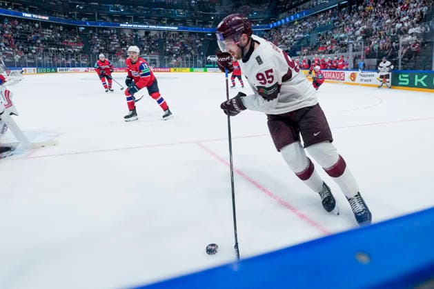 FRIBOURG, SWITZERLAND MAY 28 Oskars Batna of Latvia in action during the 2026 IIHF Ice Hockey World Championship Switzerland game between Norway and Latvia at BCF Arena on May 28, 2026 in Fribourg, Fribourg Fribourg BCF Arena Fribourg Switzerland Copyright: xJustPictures.ch JarixPestelaccix jp-en-EuSpIm-JP6_JAR_Norway_Latvia_28May2026_00238