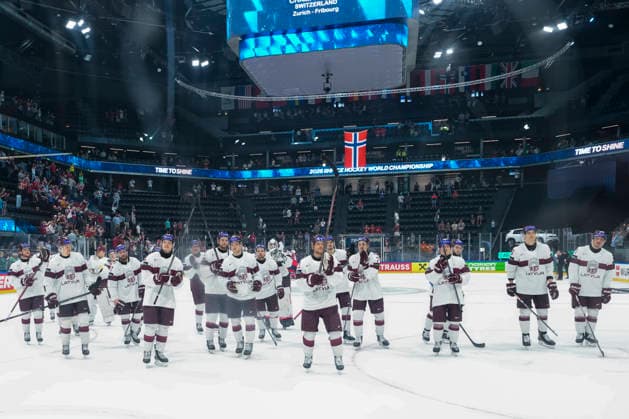 FRIBOURG, SWITZERLAND MAY 28 Latvia, defeated by Norway, salutes and thanks its fans after the 2026 IIHF Ice Hockey World Championship Switzerland game between Norway and Latvia at BCF Arena on May 28, 2026 in Fribourg, Fribourg Fribourg BCF Arena Fribourg Switzerland Copyright: xJustPictures.ch JarixPestelaccix jp-en-EuSpIm-JP6_JAR_Norway_Latvia_28May2026_00241