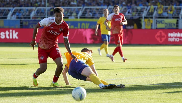 28 05 2026, xfsx, Men, Football, Season 2025 2026, Promotion matches to 3 League, Play Offs 1 FC Lokomtive Leipzig FC Wuerzburger Kickers v li Jermain Nischalke FC Wuerzburger Kickers , Lukas Wilton 1 FC Lokomotive Leipzig Leipzig Bruno Plache Stadion Sachsen Germany