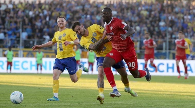 28 05 2026, xfsx, Men, Football, Season 2025 2026, Promotion matches to 3 League, Play Offs 1 FC Lokomtive Leipzig FC Wuerzburger Kickers v li Dorian Cevis 1 FC Lokomotive Leipzig , Filip Kusic 1 FC Lokomotive Leipzig , Tarsis Bonga FC Wuerzburger Kickers Leipzig Bruno Plache Stadion Sachsen Germany