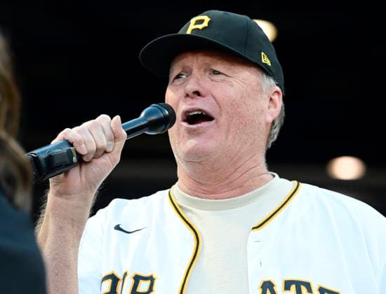 Bil Fagerbakke the voice of SpongeBob SquarePant s Patrick Star in Pittsburgh announces the mascot race between innings against the Pittsburgh Pirates and Chicago Cubs at PNC Park on Thursday, May 28, 2026 in Pittsburgh.  PIT2026052820 ArchiexCarpenter