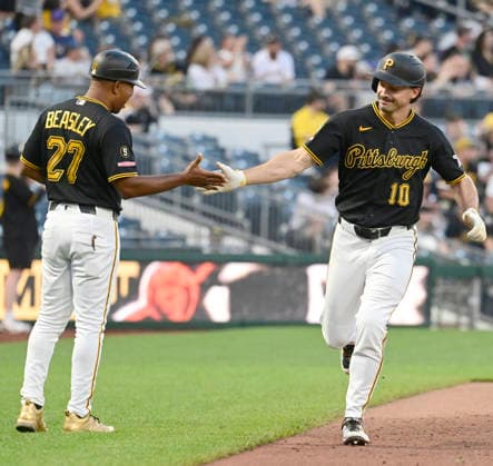 Pittsburgh Pirates left fielder Bryan Reynolds (10) homers during the sixth inning of the Cubs 7-2 win at PNC Park on Thursday, May 28, 2026 in Pittsburgh.  PIT2026052821 ArchiexCarpenter
