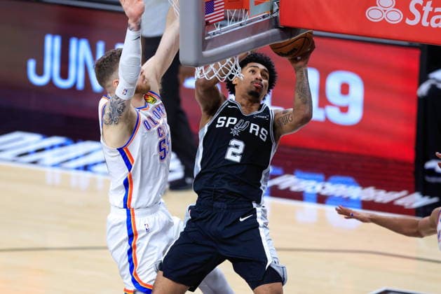 NBA, Basketball Herren, USA West Conference Finals Game 6 - Oklahoma City Thunder at San Antonio Spurs San Antonio Spurs guard Dylan Harper (R) in action during Game 6 of the NBA West Conference Finals between the San Antonio Spurs and Oklahoma City Thunder in San Antonio, Texas, USA, 28 May 2026. San Antonio United States  Copyright: xADAMxDAVISx