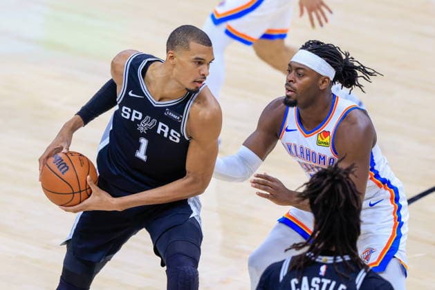 NBA, Basketball Herren, USA West Conference Finals Game 6 - Oklahoma City Thunder at San Antonio Spurs San Antonio Spurs forward Victor Wembanyama (L) in action during Game 6 of the NBA West Conference Finals between the San Antonio Spurs and Oklahoma City Thunder in San Antonio, Texas, USA, 28 May 2026. San Antonio United States  Copyright: xADAMxDAVISx