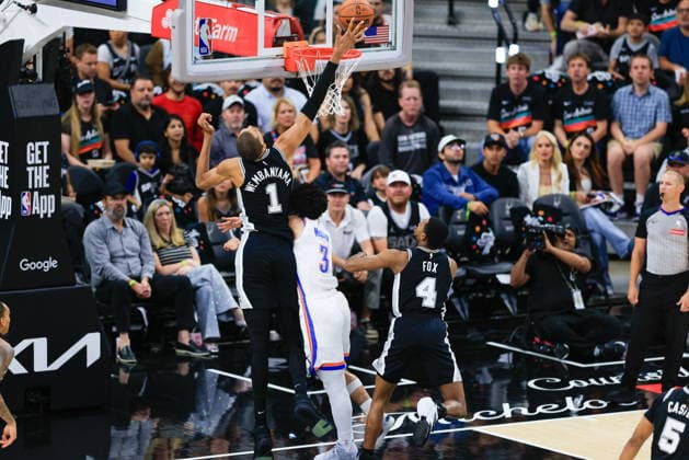 NBA, Basketball Herren, USA West Conference Finals Game 6 - Oklahoma City Thunder at San Antonio Spurs San Antonio Spurs forward Victor Wembanyama (L) blocks a shot by Oklahoma City Thunder guard Jared McCain (C) during Game 6 of the NBA West Conference Finals between the San Antonio Spurs and Oklahoma City Thunder in San Antonio, Texas, USA, 28 May 2026. San Antonio United States  Copyright: xADAMxDAVISx