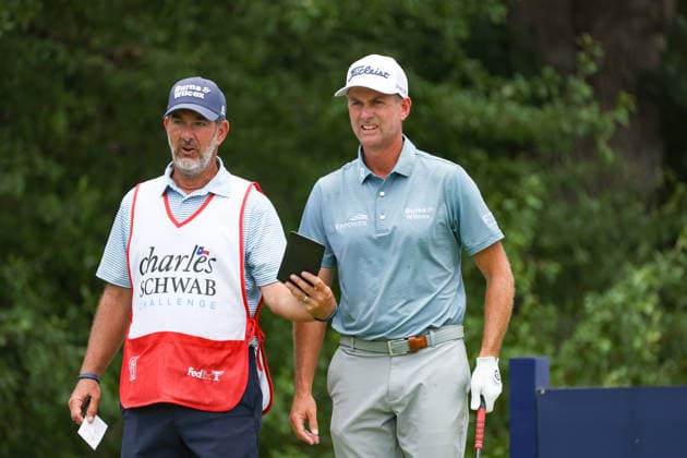 FORT WORTH, TX - MAY 28: Webb Simpson (USA) and his caddie look over the 12th hole during the Charles Schwab Challenge on May 28, 2026 at Colonial Country Club in Fort Worth, TX. (Photo by George Walker Icon Sportswire) GOLF: MAY 28 PGA, Golf Herren Charles Schwab Challenge EDITORIAL USE ONLY Icon26052814
