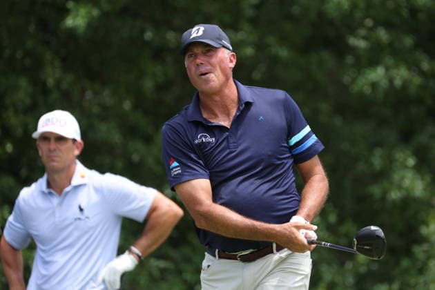 FORT WORTH, TX - MAY 28: Matt Kuchar (USA) hits from the 12th tee during the Charles Schwab Challenge on May 28, 2026 at Colonial Country Club in Fort Worth, TX. (Photo by George Walker Icon Sportswire) GOLF: MAY 28 PGA, Golf Herren Charles Schwab Challenge EDITORIAL USE ONLY Icon26052821
