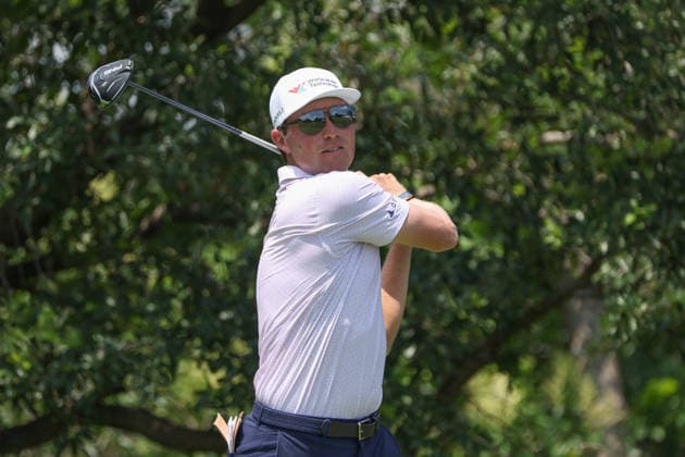 FORT WORTH, TX - MAY 28: Ben Griffin (USA) hits from the 9th tee during the Charles Schwab Challenge on May 28, 2026 at Colonial Country Club in Fort Worth, TX. (Photo by George Walker Icon Sportswire) GOLF: MAY 28 PGA, Golf Herren Charles Schwab Challenge EDITORIAL USE ONLY Icon26052830