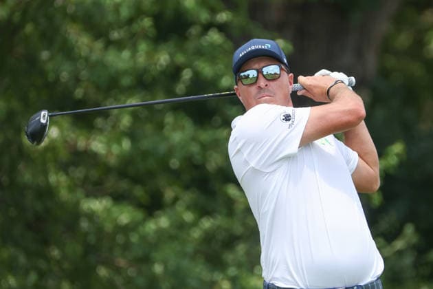 FORT WORTH, TX - MAY 28: Kevin Roy (USA) hits from the 12th tee during the Charles Schwab Challenge on May 28, 2026 at Colonial Country Club in Fort Worth, TX. (Photo by George Walker Icon Sportswire) GOLF: MAY 28 PGA, Golf Herren Charles Schwab Challenge EDITORIAL USE ONLY Icon26052834