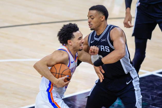 NBA, Basketball Herren, USA West Conference Finals Game 6 - Oklahoma City Thunder at San Antonio Spurs Oklahoma City Thunder guard Jared McCain (L) attempts to dribble through San Antonio Spurs forward Keldon Johnson (R) during Game 6 of the NBA West Conference Finals between the San Antonio Spurs and Oklahoma City Thunder in San Antonio, Texas, USA, 28 May 2026. San Antonio United States  Copyright: xADAMxDAVISx