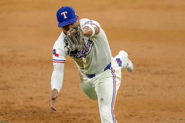May 28, 2026, Arlington, Texas, USA: Texas Rangers shortstop EZEQUIEL DURAN (20) stretches out to catch a line drive during a MLB, Baseball Herren, USA game between the Houston Astros and Texas Rangers at Globe Life Field. Houston wins 5-1. Arlington USA - ZUMAf180 20260528_zsp_f180_022 Copyright: xMarkxFannx