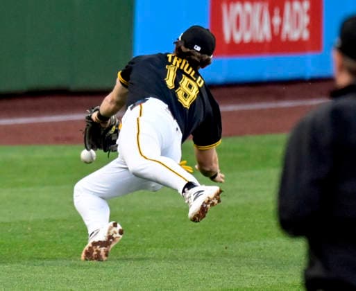 Pittsburgh Pirates third baseman Jared Triolo (19) misses the diving catch in the third inning against the Chicago Cubs at PNC Park on Thursday, May 28, 2026 in Pittsburgh.  PIT2026052807 ArchiexCarpenter