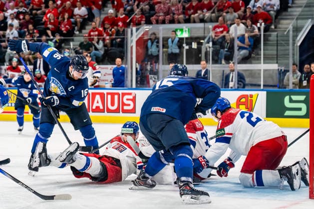 xxkeikkaxx 20260528 Swiss Life Arena, Zurich, Switzerland. IIHF Ice hockey, Eishockey World Championships Quarterfinal match Finland vs Czechia Aleksander Barkov (16) of Team Finland Anton Lundell (15) of Team Finland Josef Korenar (32) of Team Czechia Michal Kempny (6) of Team Czechia Marek Alscher (27) of Team Czechia Photo by Pasi Suokko All Over Press  1.06237132