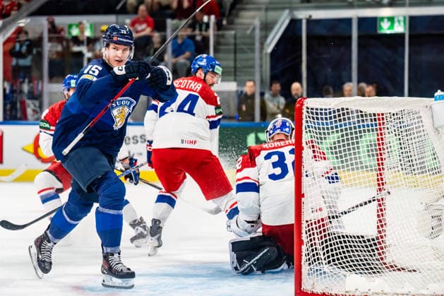 xxkeikkaxx 20260528 Swiss Life Arena, Zurich, Switzerland. IIHF Ice hockey, Eishockey World Championships Quarterfinal match Finland vs Czechia Anton Lundell (15) of Team Finland Jan Scotka (24) of Team Czechia Josef Korenar (32) of Team Czechia Celebrate 2-0 goal Photo by Pasi Suokko All Over Press  1.06236764