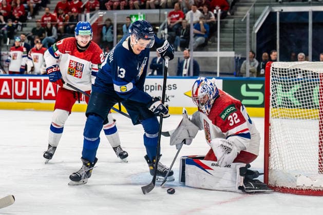 xxkeikkaxx 20260528 Swiss Life Arena, Zurich, Switzerland. IIHF Ice hockey, Eishockey World Championships Quarterfinal match Finland vs Czechia Josef Korenar (32) of Team Czechia Jesse Puljujärvi (13) of Team Finland Marek Alscher (27) of Team Czechia Photo by Pasi Suokko All Over Press  1.06237131