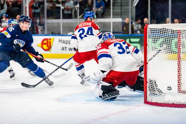 xxkeikkaxx 20260528 Swiss Life Arena, Zurich, Switzerland. IIHF Ice hockey, Eishockey World Championships Quarterfinal match Finland vs Czechia Anton Lundell (15) of Team Finland Jan Scotka (24) of Team Czechia Josef Korenar (32) of Team Czechia Team Finland 2-0 goal Photo by Pasi Suokko All Over Press  1.06236763