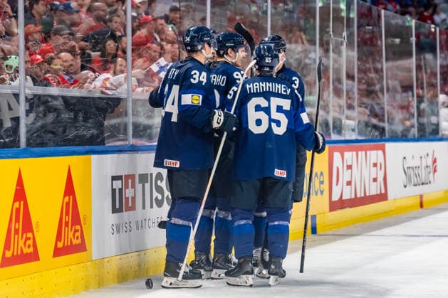 xxkeikkaxx 20260528 Swiss Life Arena, Zurich, Switzerland. IIHF Ice hockey, Eishockey World Championships Quarterfinal match Finland vs Czechia Lenni Hämeenaho (92) of Team Finland Sakari Manninen (65) of Team Finland Olli Määttä (3) of Team Finland Aatu Räty (34) of Team Finland Nikolas Matinpalo (33) of Team Finland Celebrate 4-1 goal Photo by Pasi Suokko All Over Press  1.06237134