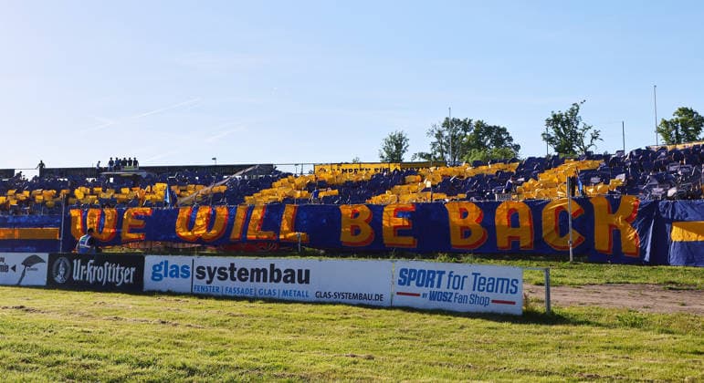 Leipzig, 28 05 2026, Bruno Plache Stadion,Soccer, HIN Promotion match to 3 Liga , 1 FC LOK LEIPZIG vs FWK WÜRZBURGER KICKERS , In the picture fans of Lok Leipzig with choreo WE WILL BE BACK , Picture Point