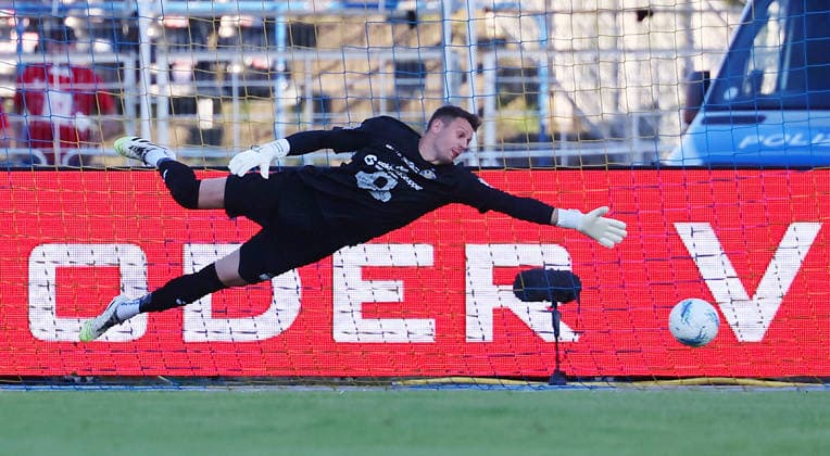 Leipzig, 28 05 2026, Bruno Plache Stadion,Soccer, HIN Promotion match to 3 Liga , 1 FC LOK LEIPZIG vs FWK WÜRZBURGER KICKERS , Goal for Würzburg to 0 1 In the picture goalkeeper Andreas Naumann 1, Lok concedes the goal from Liam Omore not in the picture, Würzburg , Picture Point