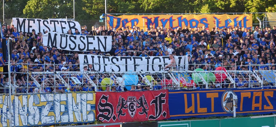 Leipzig, 28 05 2026, Bruno Plache Stadion,Football, HIN Promotion match to the 3 League , 1 FC LOK LEIPZIG vs FWK WÜRZBURGER KICKERS , In the picture fans of Lok Leipzig for the regional league reform CHAMPIONS MUST RISE , Picture Point