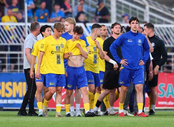 Leipzig, 28 05 2026, Bruno Plache Stadion,Soccer, HIN Promotion match to 3 Liga , 1 FC LOK LEIPZIG vs FWK WÜRZBURGER KICKERS 0 1 0 0 , In the picture Disappointed Lok players after the defeat , Picture Point