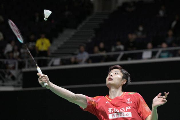 (260529) -- SINGAPORE, May 29, 2026 -- Shi Yuqi hits a return during the men s singles round of 16 match between Shi Yuqi of China and Alwi Farhan of Indonesia at the Singapore Badminton Open 2026 in Singapore on May 28, 2026. (Photo by Xinhua) (SP)SINGAPORE-BADMINTON-SINGAPORE OPEN-MEN S SINGLES ThenxChihxWey 