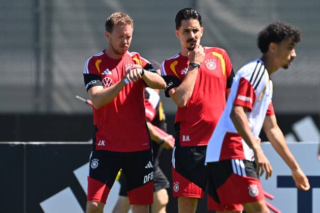 from left national coach Julian NAGELSMANN GER , co-coach Benjamin HUEBNER GER , Nathaniel BROWN GER German national football team, World Cup preparation, training camp in Herzogenaurach on 28 05 2026