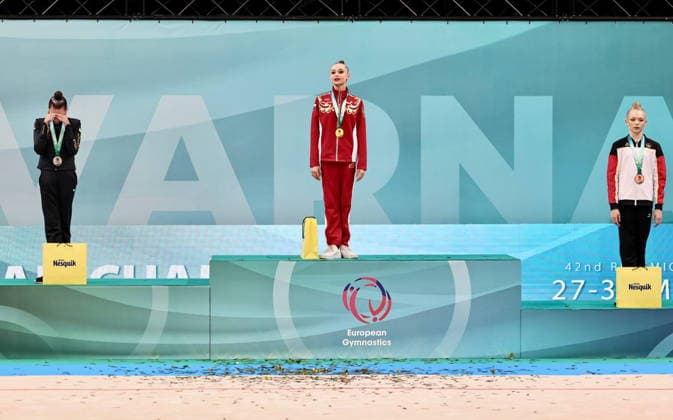 BULGARIA, VARNA - MAY 29, 2026: Silver medalist Sofia Krainska of Ukraine, gold medalist Yana Zaikina of Russia, and bronze medalist Melissa Diete (L-R) of Germany pose during a victory ceremony at the 2026 European Rhythmic gymnastics, Rhythmische Sportgymnastik, RSG Championships. Russia s national team, Nationalteam is performing under the Russian flag and anthem Victory Ceremony At 2026 European Rhythmic Gymnastics Championships In Varna, Bulgaria  - ZUMAt113 20260529_zaa_t113_020 Copyright: xIgorxLenkinx