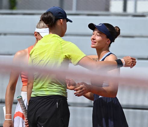 2026 French Open, Roland-Garros - Day 6 PARIS, FRANCE - MAY 29: Zeynep Sonmez (R) of Turkiye leaves after injured during the women s doubles second round match on day six of the 2026 French Open at Roland Garros in Paris, France on May 29, 2026. Mustafa Yalcin Anadolu Paris France. Editorial use only. Please get in touch for any other usage.  Copyright: x2026xAnadoluxMustafaxYalcinx