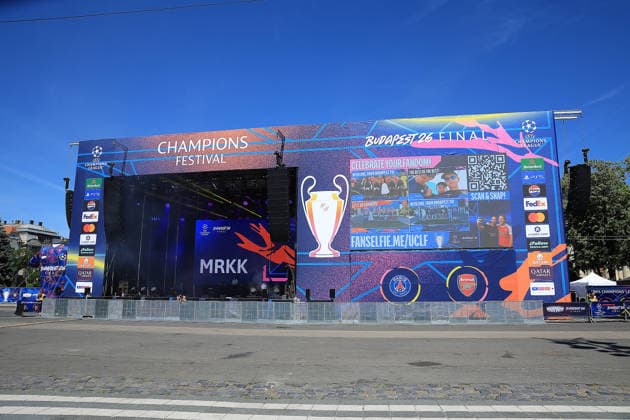 Arsenal Paris Saint Germain Fan Park Fan Park ahead of the Champions League Final between Arsenal and Paris Saint Germain at Heroes Square, Budapest, Hungary on 29 May 2026. Budapest Heroes Square Hungary Editorial use only , Copyright: xChrisxFoxwellx PSI-24346-0013