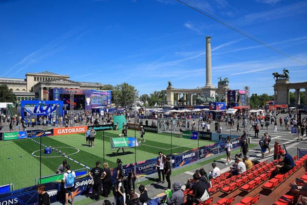 Arsenal Paris Saint Germain Fan Park Fan Park ahead of the Champions League Final between Arsenal and Paris Saint Germain at Heroes Square, Budapest, Hungary on 29 May 2026. Budapest Heroes Square Hungary Editorial use only , Copyright: xChrisxFoxwellx PSI-24346-0014
