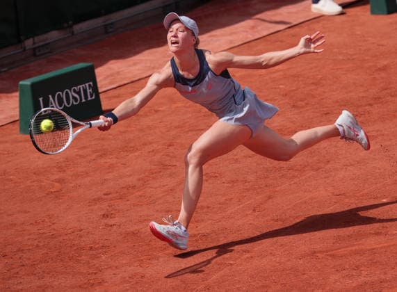 Marta Kostyuk UKR , Women Singles, Ladies Singles, Viktorija Golubic SUI Tennis French Open 2026 Roland Garros Paris France 29 May 2026 Copyright: xJuergenxHasenkopfx