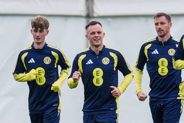 Lawrence Shankland of Scotland runs at the front of the squad, flanked by James Wilson & Dominic Hyam as they run a lap of the Lesser Hampden pitch Scotland Team Training, Football, Hampden Park, Glasgow, Scotland, UK - 29 May 2026Glasgow Hampden Park United Kingdom EDITORIAL USE ONLY No use with unauthorised audio, video, data, fixture lists, club league logos or live services. Online in-match use limited to 120 images, no video emulation. No use in betting, games or single club league player publications.  Copyright: xStuartxWallace Shutterstockx 16902976bf