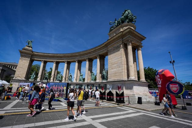 MD-1 Fan Festival - UEFA Champions League Final 2026 General view of the square during the MD-1 Fan Festival - UEFA Champions League Final 2026 at Heroes™ Square ahead the UEFA Champions League Final match between Paris Saint-Germain FC and Arsenal FC at Puskas Arena on May 29, 2026 in Budapest, Hungary Budapest Heroes Square Hungary Hungary Copyright: xGiuseppexMaffiax 260529_UCL_ChampionsVillage_GM_06309