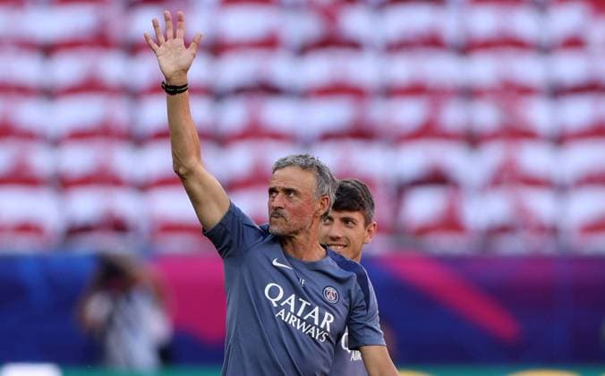 Paris Saint-Germain manager Luis Enrique waves during training Paris Saint-Germain Training Session, UEFA Champions League, Final, Football, Puskas Arena, Budapest, Hungary - 29 May 2026Budapest Puskas Arena Hungary EDITORIAL USE ONLY No use with unauthorised audio, video, data, fixture lists, club league logos or live services. Online in-match use limited to 120 images, no video emulation. No use in betting, games or single club league player publications.  Copyright: xKieranxMcManus Shutterstockx 16898279aa