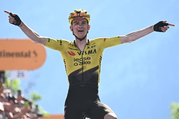 May 29, 2026, Alleghe, ITALY: America rider Sepp Kuss of Team Visma Lease A Bike , celebrates after crossing the finish line and win the 19th stage of the 109 Giro d Italia 2026, over 151 km from Feltre to Alleghe, Italy, 29 may 2026. ANSA LUCA ZENNARO. Giro D Italia Cycling Tour - Stage 19  - ZUMAa110 20260529_zaf_a110_049 Copyright: xLucaxZennarox