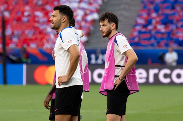 Paris Saint-Germain FC Training Session - MD-1 UEFA Champions League Final Khvicha Kvaratskhelia of Paris Saint-Germain FC looks on during the Paris Saint-Germain FC Training Session ahead the UEFA Champions League Final match between Paris Saint-Germain FC and Arsenal FC at Puskas Arena on May 29, 2026 in Budapest, Hungary Budapest Puskas Arena Hungary Hungary Copyright: xGiuseppexMaffiax 260529_UCL_PSG_TrainingSession_GM_01815