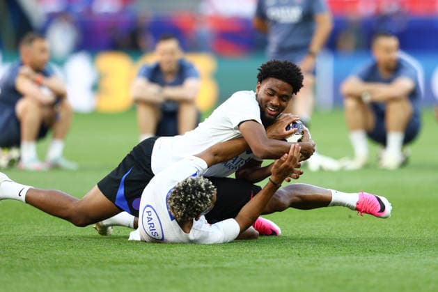 May 29, 2026, Budapest, Hungary: IBRAHIM MBAYE and DESRIE DOUE have fun in the last PSG training session ahead of the UEFA Champions League 2025 26 final between Paris Saint-Germain and Arsenal FC at the Puskas Arena in Budapest, Hungary. Soccer 2026: UEFA Champions League Final: PSG Training  - ZUMAc179 20260529_zep_c179_021 Copyright: xMickaelxChavetx