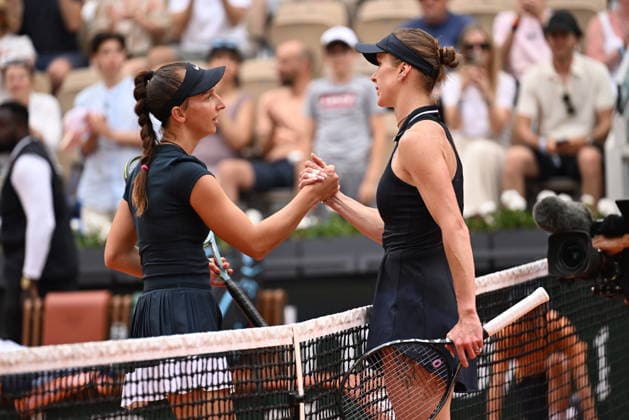 2026 French Open (Roland-Garros) - Day 6 PARIS, FRANCE - MAY 29: Elina Svitolina of Ukraine and Tamara Korpatsch of Germany shake hands at the net following their women s singles third round match on day six of the French Open (Roland Garros) tennis tournament in Paris, France, on May 29, 2026. Burak Akbulut Anadolu Paris France. Editorial use only. Please get in touch for any other usage.  Copyright: x2026xAnadoluxBurakxAkbulutx