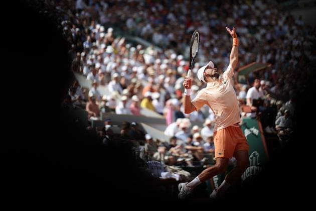 ROLAND GARROS PHOTOPQR LE PARISIEN Le Parisien Arnaud Journois ; PARIS ; 29 05 2026 ; Paris. Stade Roland Garros, le 29 mai 2025. Tennis. Internationaux de France de Roland Garros. Simple Messieurs Court Philippe Chatrier - 3ème tour Novak Djokovic vs Joao Fonseca Photo Le Parisien Arnaud Journois - Roland Garros French Open tennis tournament, in Paris, France, on 29 May 2026 PARIS 75 France  Copyright: xPHOTOPQR LExPARISIEN MAXPPPxLexParisienx xArnaudxJournoisx 20260529LPA0249 20260529LPA0249