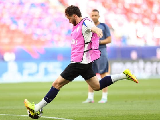 May 29, 2026, Budapest, Hungary: KHVICHA KVARATSKHELIA in the last PSG training session ahead of the UEFA Champions League 2025 26 final between Paris Saint-Germain and Arsenal FC at the Puskas Arena in Budapest, Hungary. Soccer 2026: UEFA Champions League Final: PSG Training  - ZUMAc179 20260529_zep_c179_031 Copyright: xMickaelxChavetx