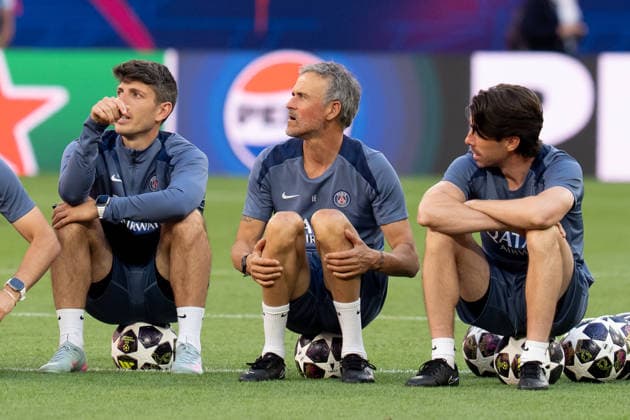 Paris Saint-Germain FC Training Session - MD-1 UEFA Champions League Final Luis Enrique Head Coach of Paris Saint-Germain FC looks on during the Paris Saint-Germain FC Training Session ahead the UEFA Champions League Final match between Paris Saint-Germain FC and Arsenal FC at Puskas Arena on May 29, 2026 in Budapest, Hungary Budapest Puskas Arena Hungary Hungary Copyright: xGiuseppexMaffiax 260529_UCL_PSG_TrainingSession_GM_02376