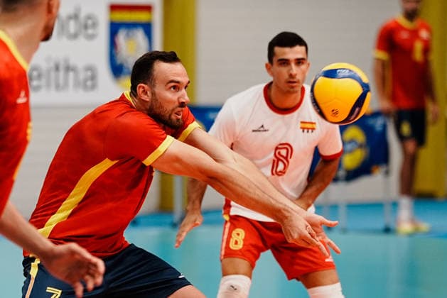 VOLLEYBALL - OEVV, AUT vs ESP, test match STEINBRUNN,AUSTRIA,29.MAY.26 - VOLLEYBALL - OEVV, Oesterreichischer Volleyball Verband, test match, Austria vs Spain. Image shows Jordi Ramon Ferragut and Unai Larranaga Ledo (ESP).  GEPAxpictures xKevinxKada